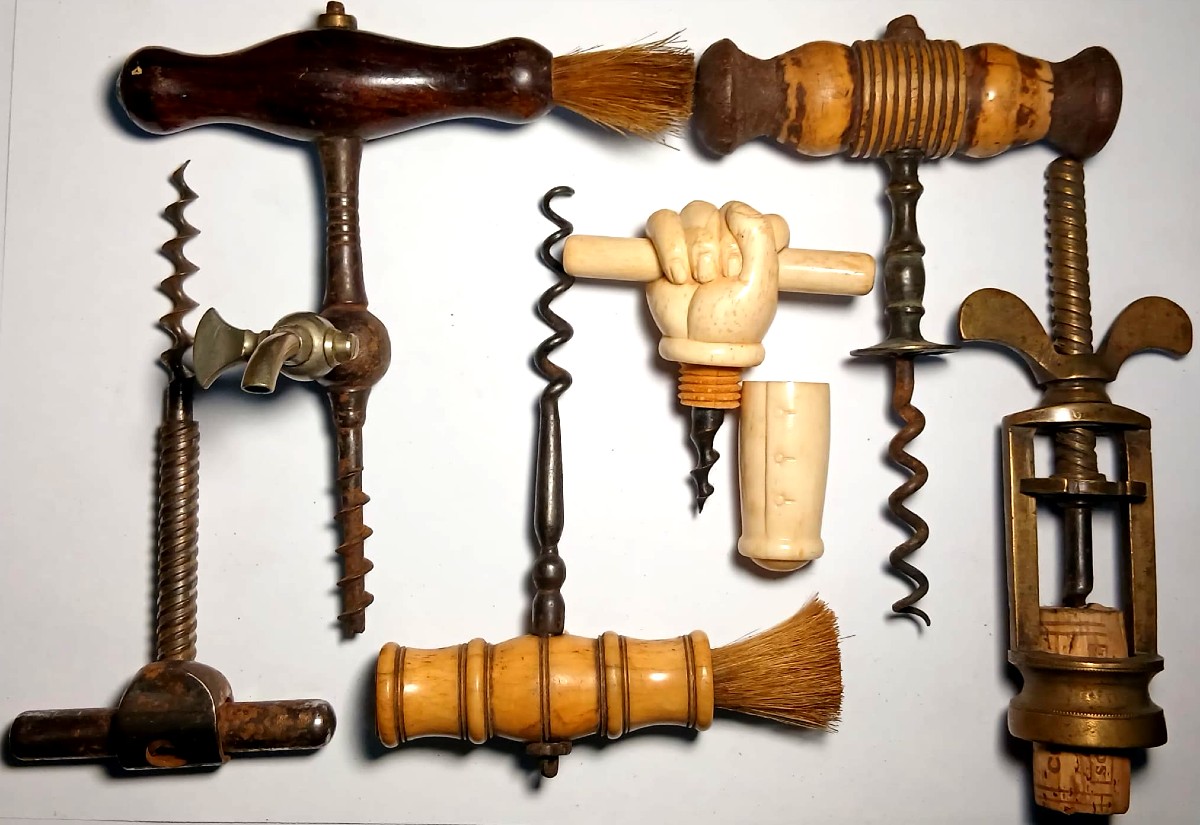 Collezione Museo di oltre 70 cavatappi rari e curiosi ed oggetti legati alla cultura del vino. -photo-3