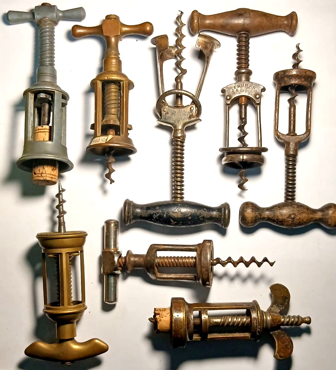 Collezione Museo di oltre 70 cavatappi rari e curiosi ed oggetti legati alla cultura del vino. -photo-1