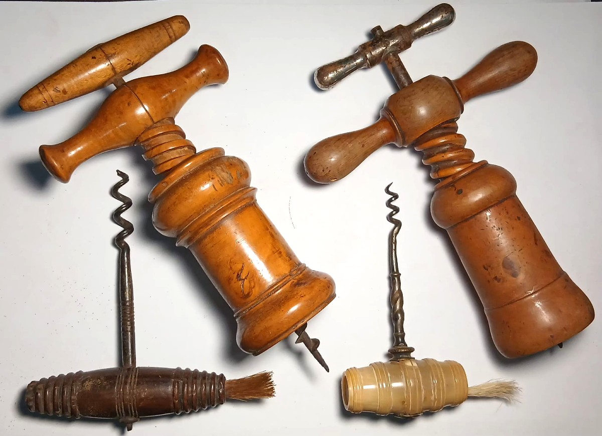 Collezione Museo di oltre 70 cavatappi rari e curiosi ed oggetti legati alla cultura del vino. -photo-2