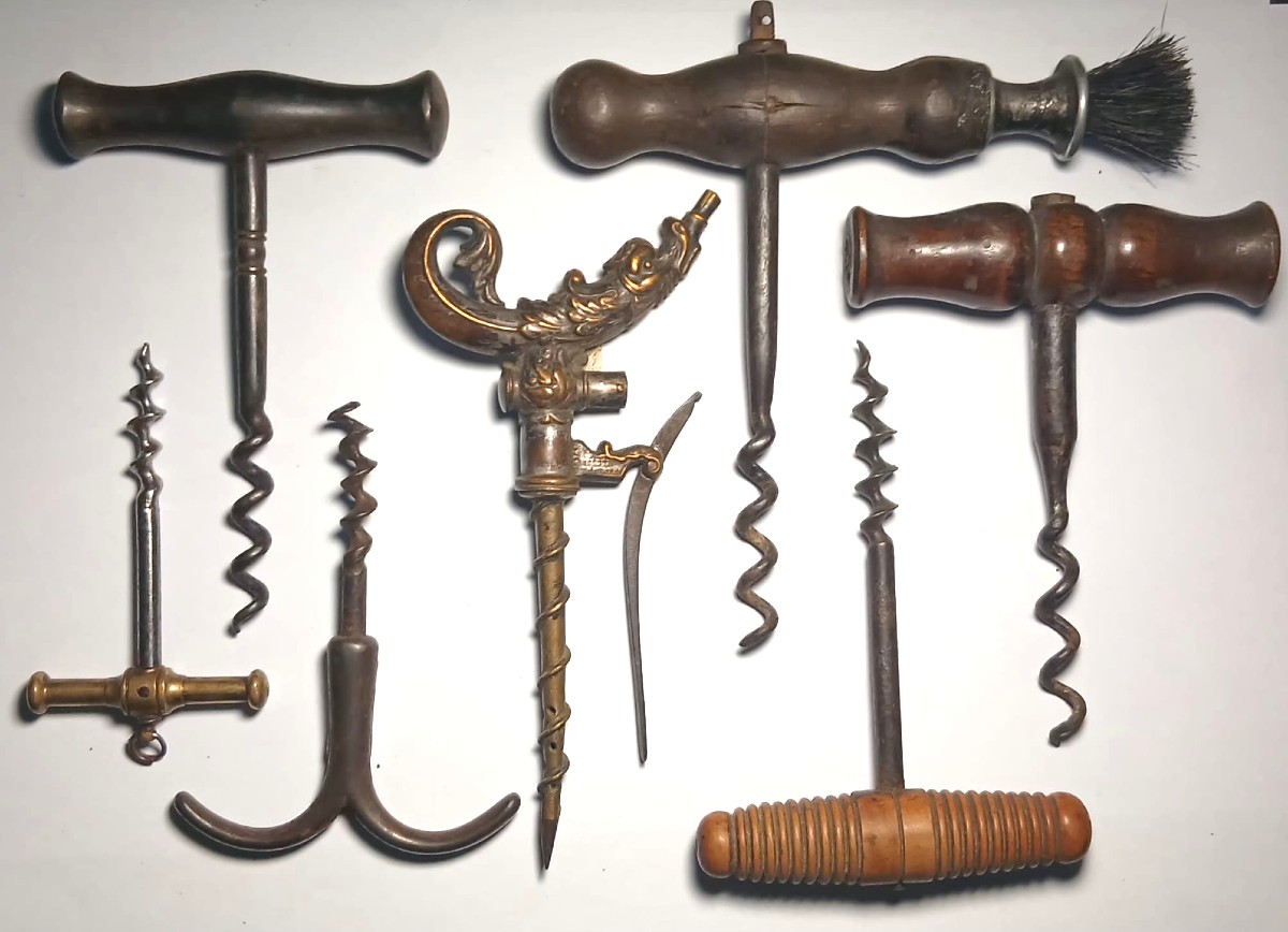 Collezione Museo di oltre 70 cavatappi rari e curiosi ed oggetti legati alla cultura del vino. -photo-3