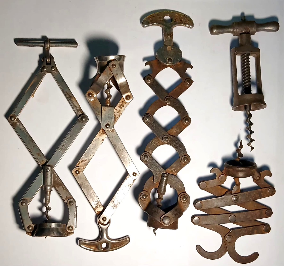 Collezione Museo di oltre 70 cavatappi rari e curiosi ed oggetti legati alla cultura del vino. -photo-7