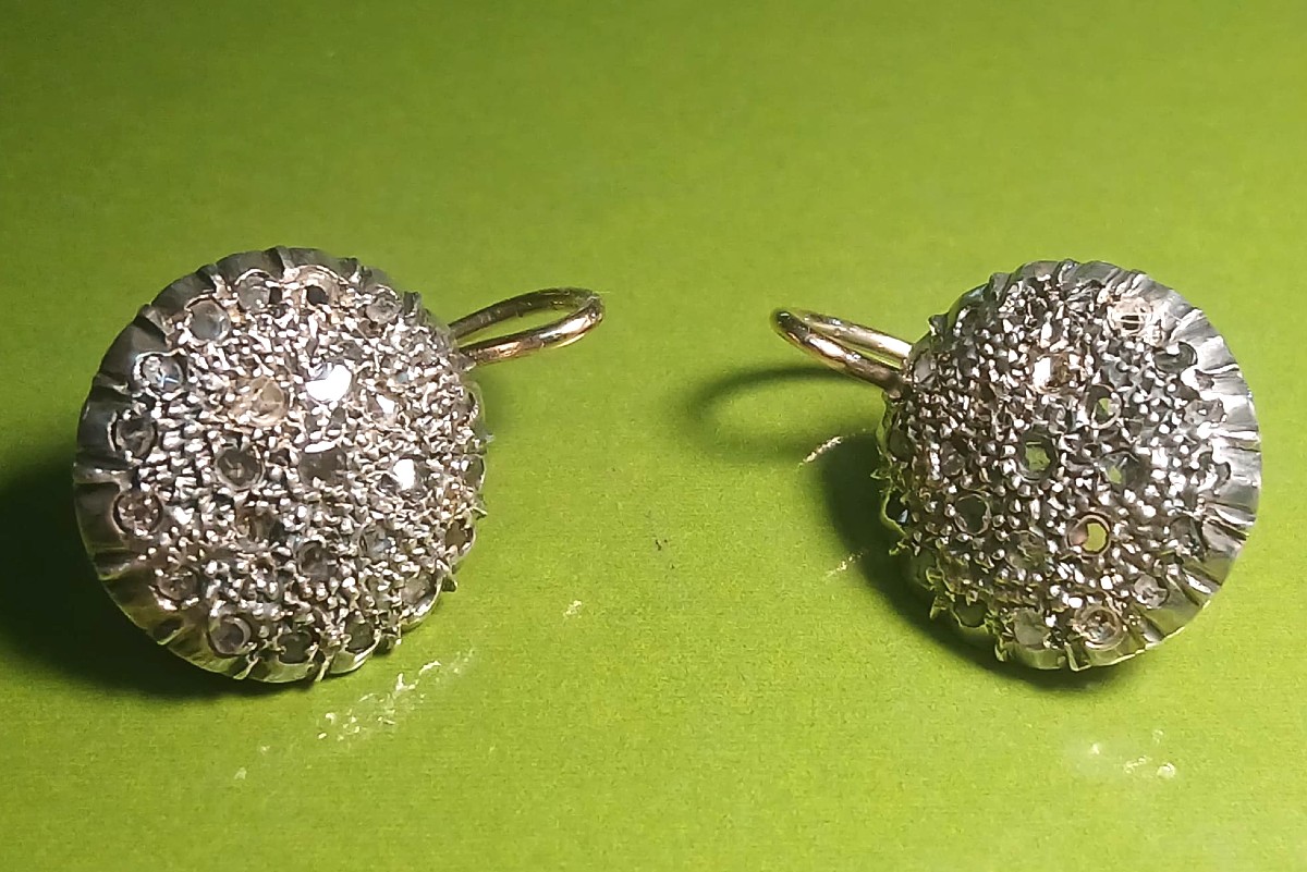 Parure di toppe in oro coppella e diamanti di fattura siciliana del 1960-70 del peso di gr.21,5-photo-4