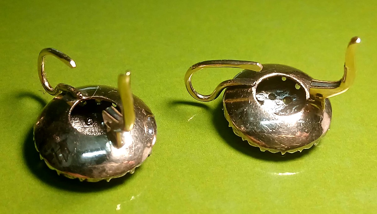 Parure di toppe in oro coppella e diamanti di fattura siciliana del 1960-70 del peso di gr.21,5-photo-2