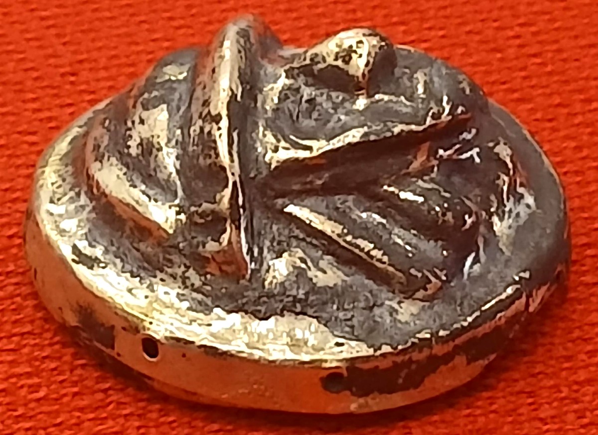 Medaglione Maya in oro, raffigurante capo Tribù detto  'Ahau'. databile tra il XV e il XVI sec.-photo-2