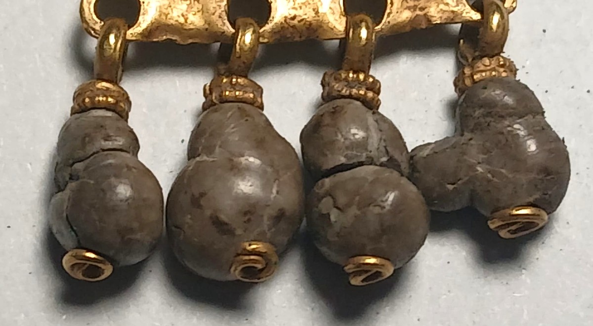 Pendente Bizantino in oro zewcchino, rubini, paste vitree e 4 piccoli Bezoar. -photo-4