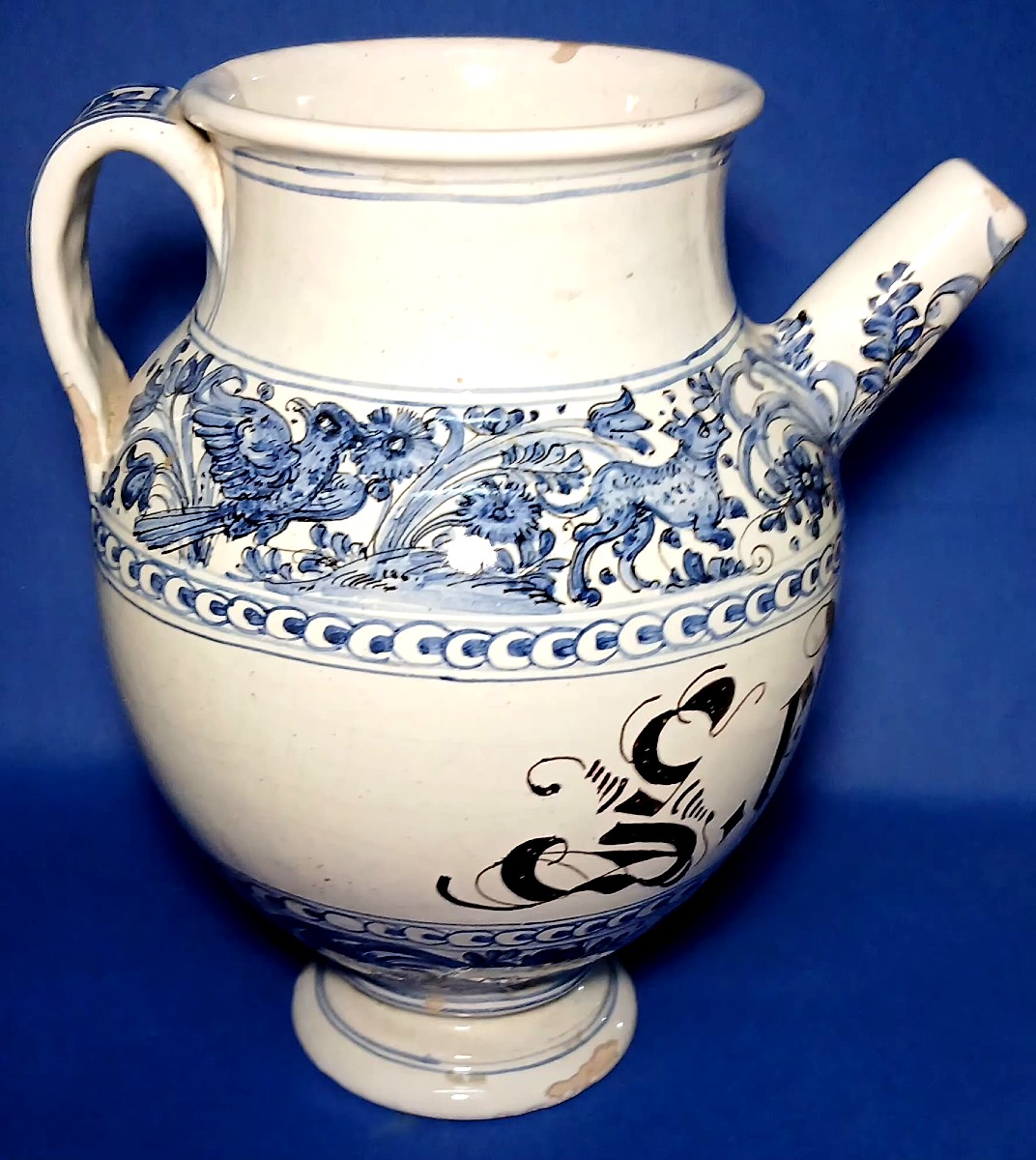 Orciolo in maiolica di Savona della fine del XVII secolo. Iscrizione farmaceutica in gotico.-photo-2