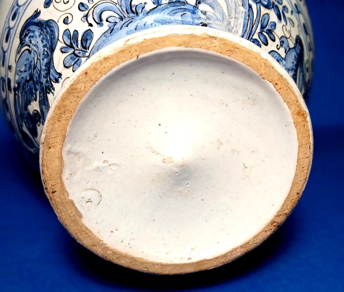 Orciolo in maiolica di Savona della fine del XVII secolo. Iscrizione farmaceutica in gotico.-photo-1