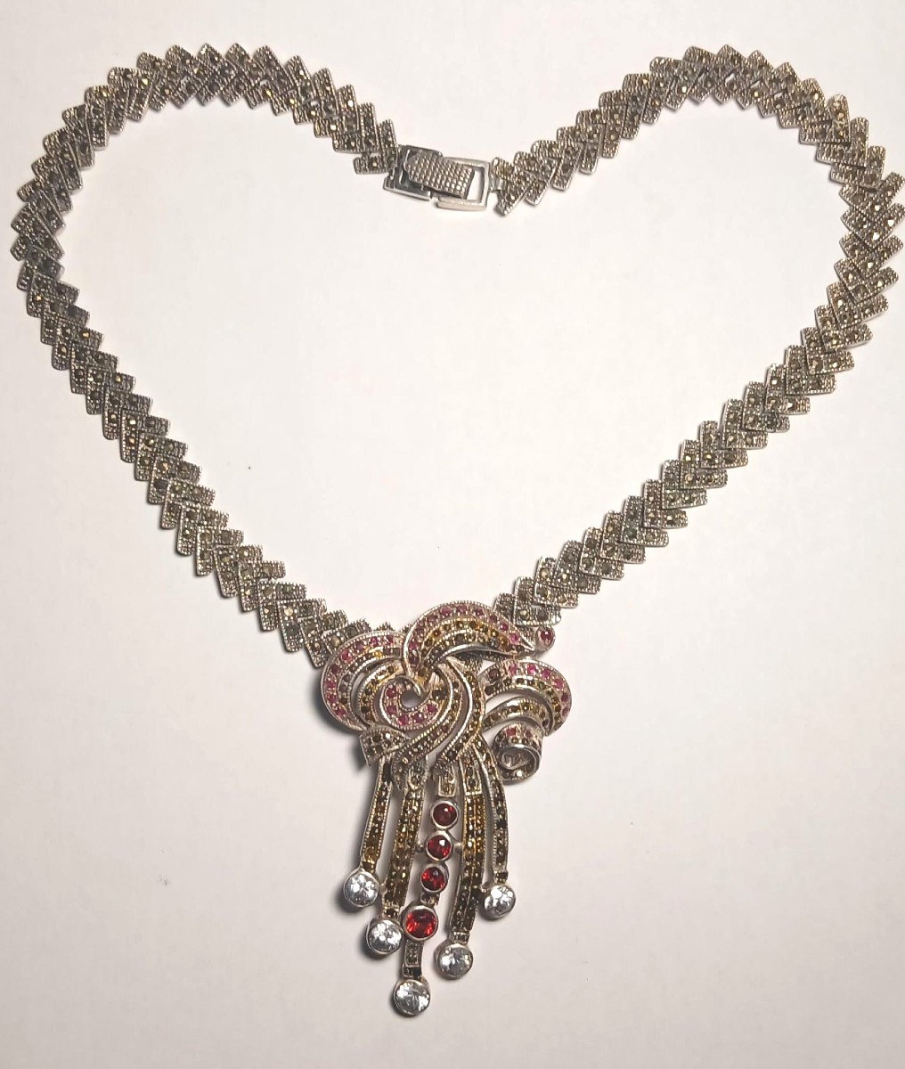 Collana Barocca in argento sterling con brillanti sintetici granati e marcassite. Anni 1970