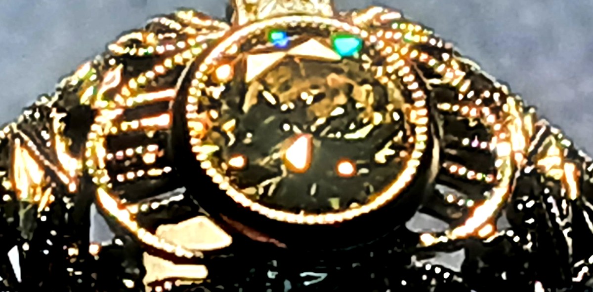  Brillante solitario di Kt. 0,50, su montatura liberty traforata a motivi fogliacei.-photo-2