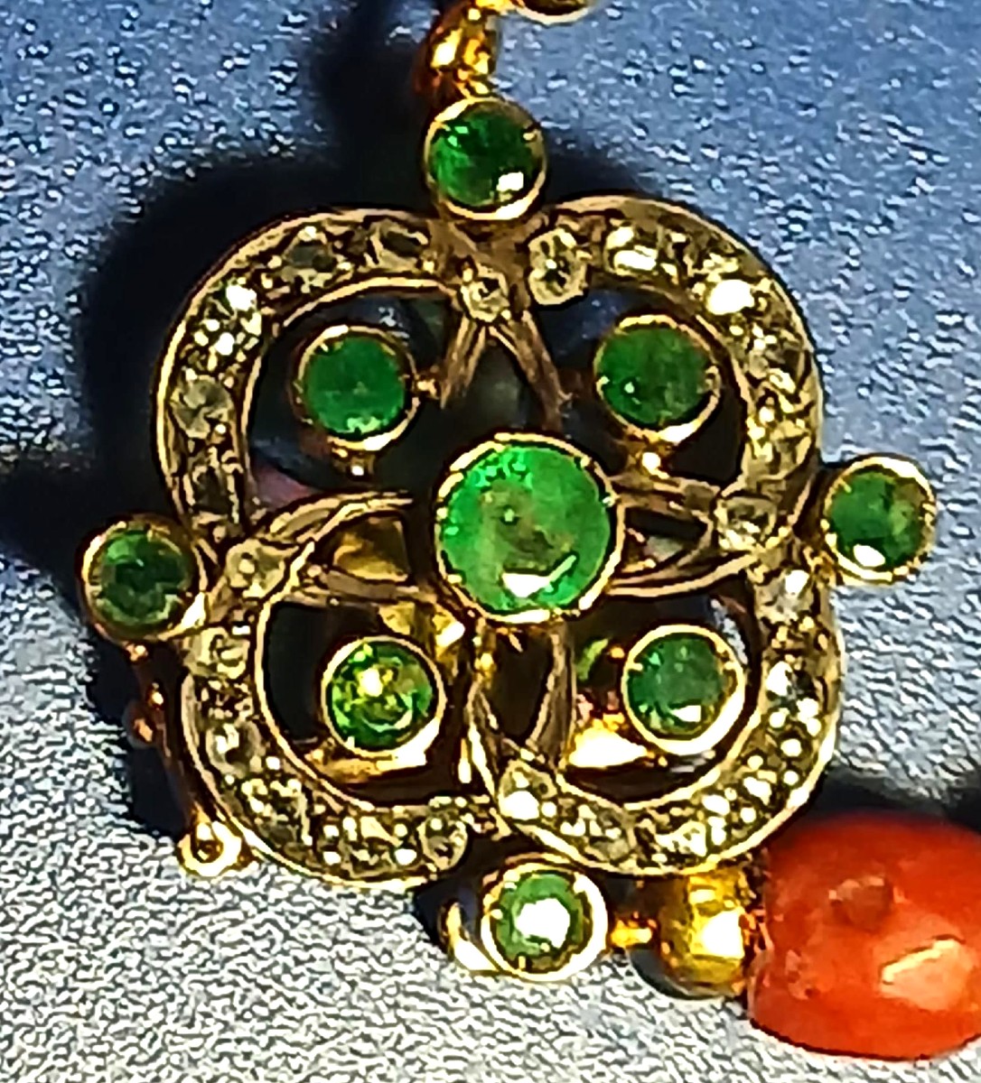 Collana in Corallo mediterraneo, con susta in oro, diamanti e smeraldi. Sicilia inizi 900.  -photo-2