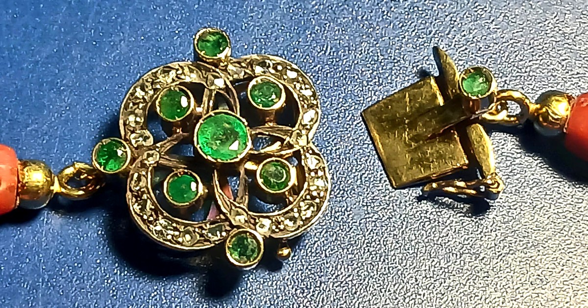 Collana in Corallo mediterraneo, con susta in oro, diamanti e smeraldi. Sicilia inizi 900.  -photo-4