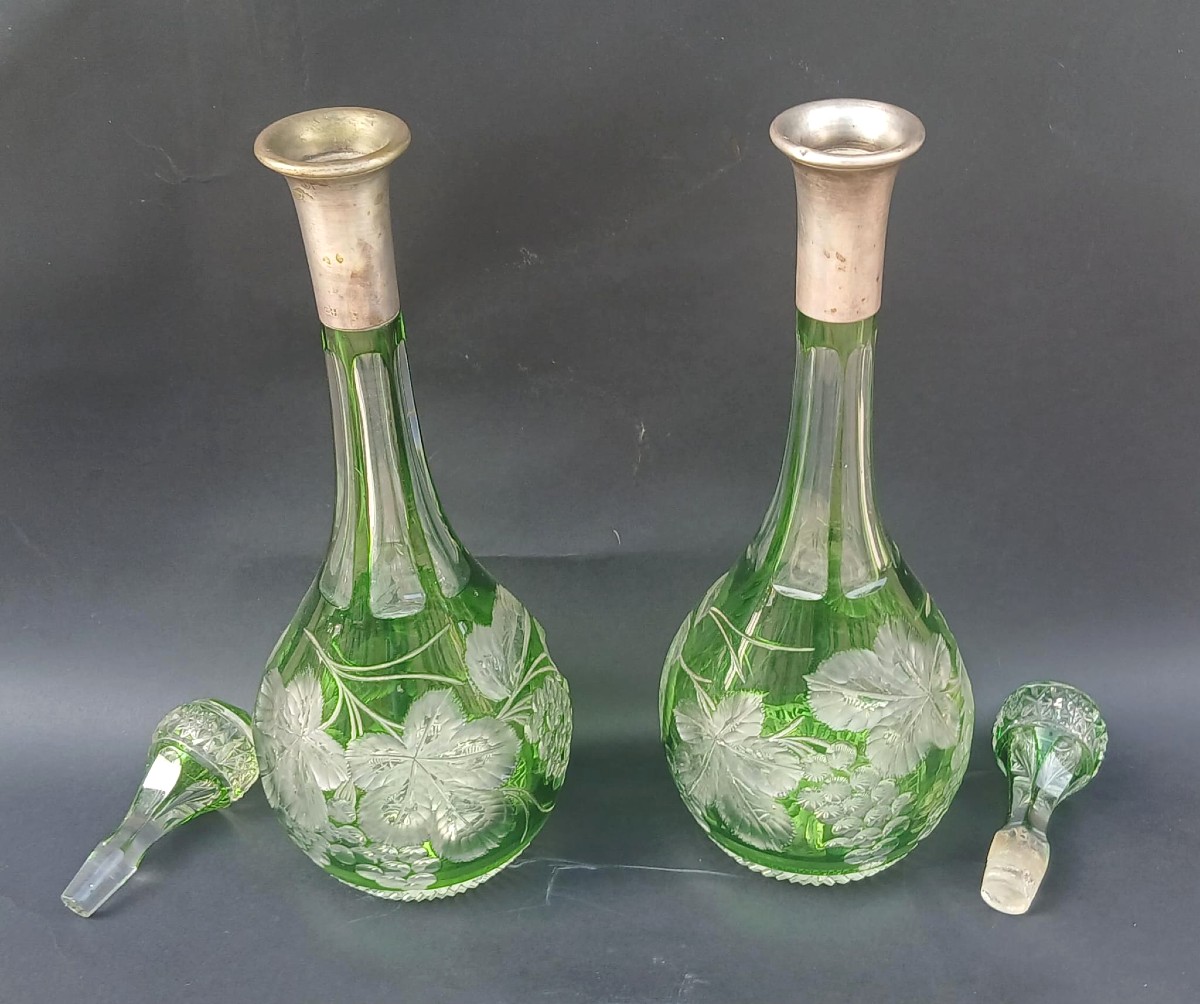 Coppia bottiglie in cristallo di Bohemia intagliato color verde,bocche in argento 800.-photo-2