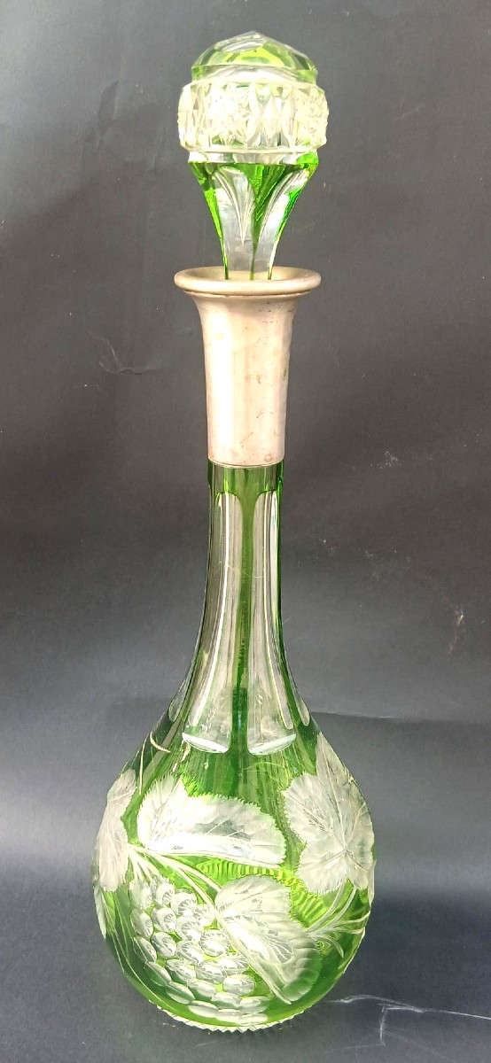 Coppia bottiglie in cristallo di Bohemia intagliato color verde,bocche in argento 800.-photo-4