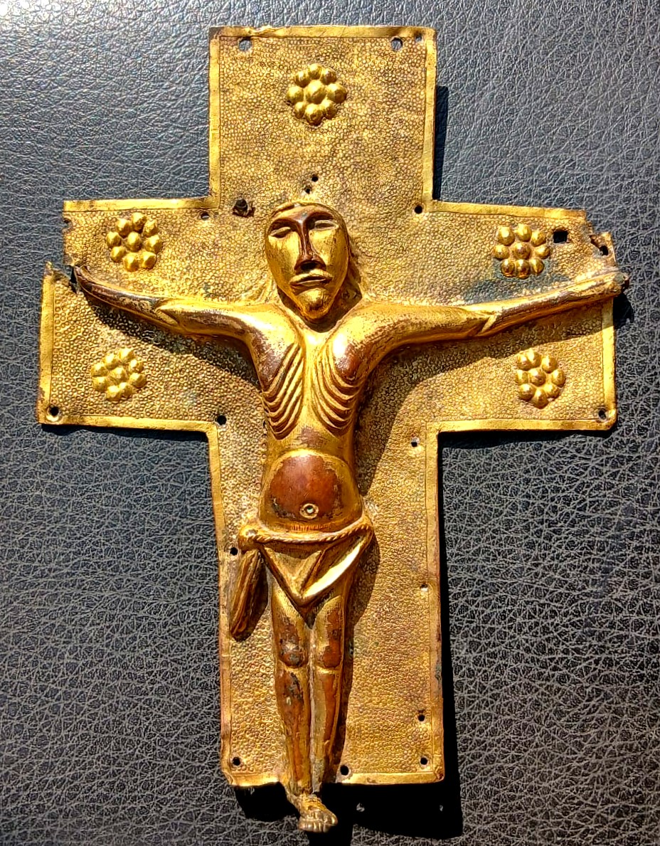 Crocifisso Longobardo in rame dorato a mercurio. (569-774 d.c)