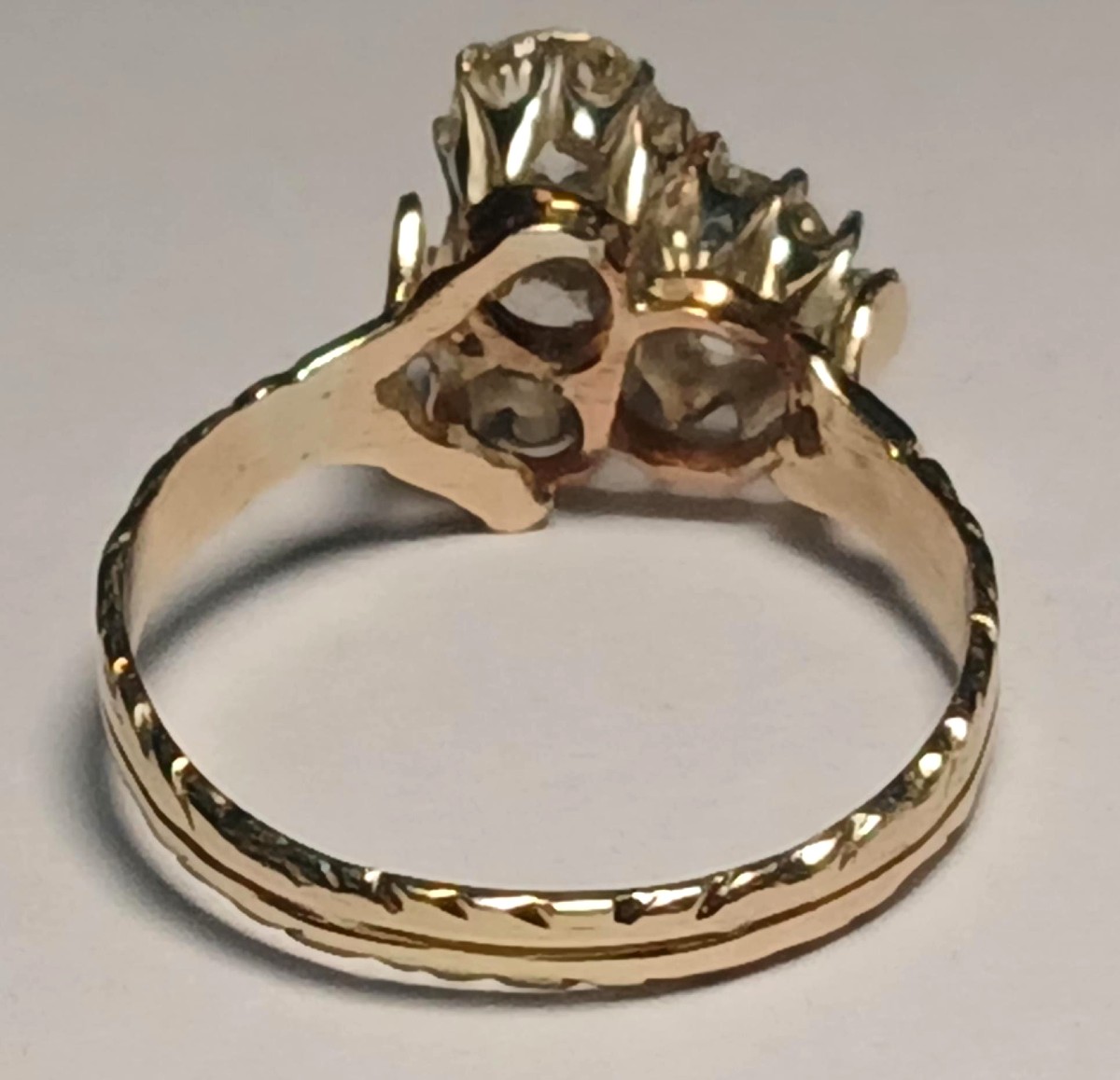 Anello liberty in oro con tre brillanti per kt.1,60 circa. Pietre bianche di taglio fine 800'.-photo-3