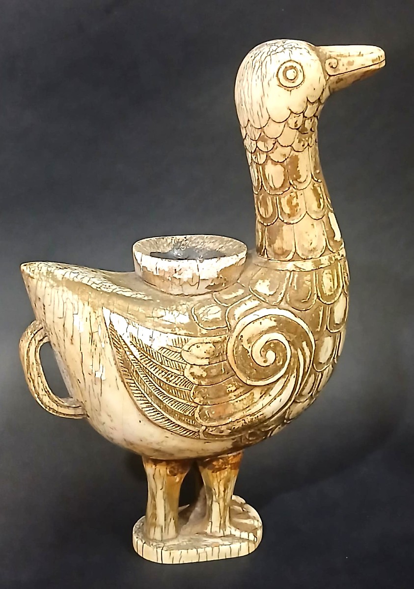 Un canard nettoyeur de pinceaux en ivoire sculpté, datant de la dynastie Song. -photo-2