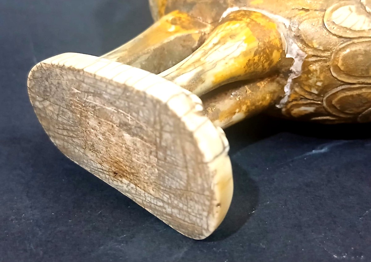 Un canard nettoyeur de pinceaux en ivoire sculpté, datant de la dynastie Song. -photo-4