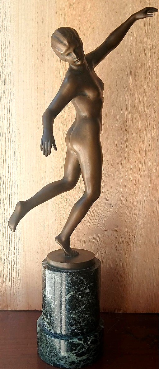 Karl Perl (Austria 1876/1965) Scultura in bronzo raffigurante una ballerina nuda anni  '20.