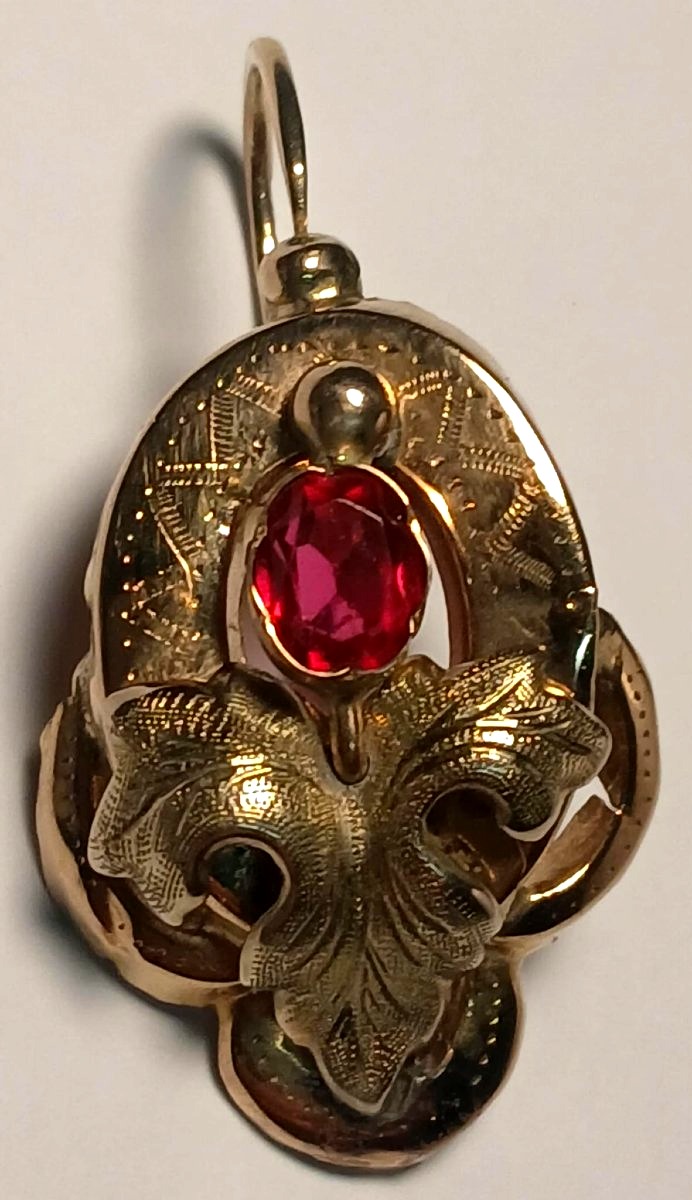 Orecchini borbonici in oro 12 kt. con  foglie finemente cesellate e granati centrali.  -photo-3