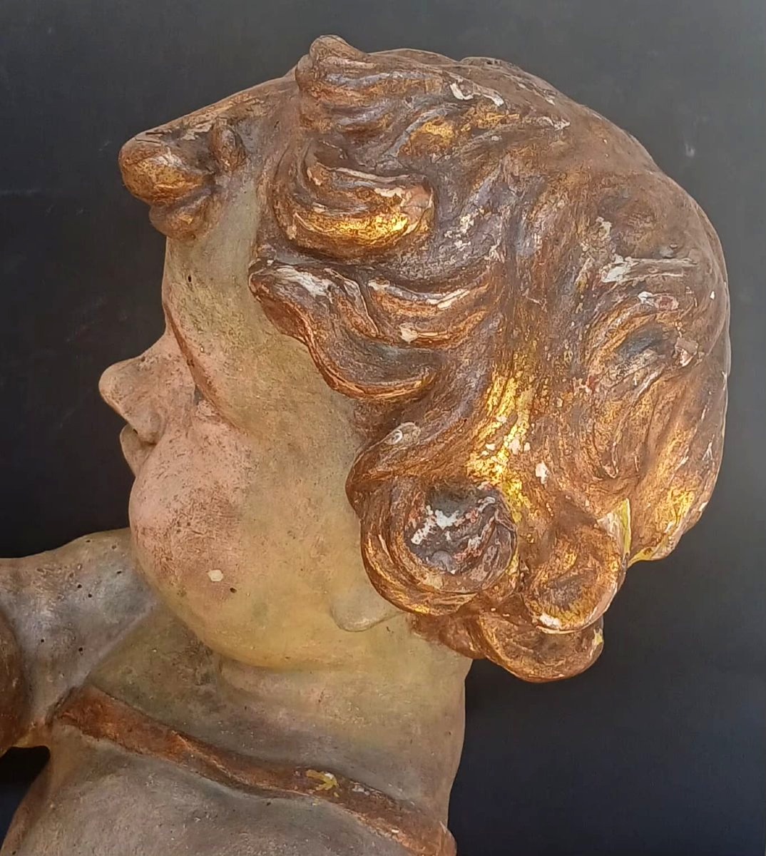 Putto ligneo laccato e dorato. Genova  XVII secolo , cm 66 su basamento dorato Luigi XVI.-photo-3