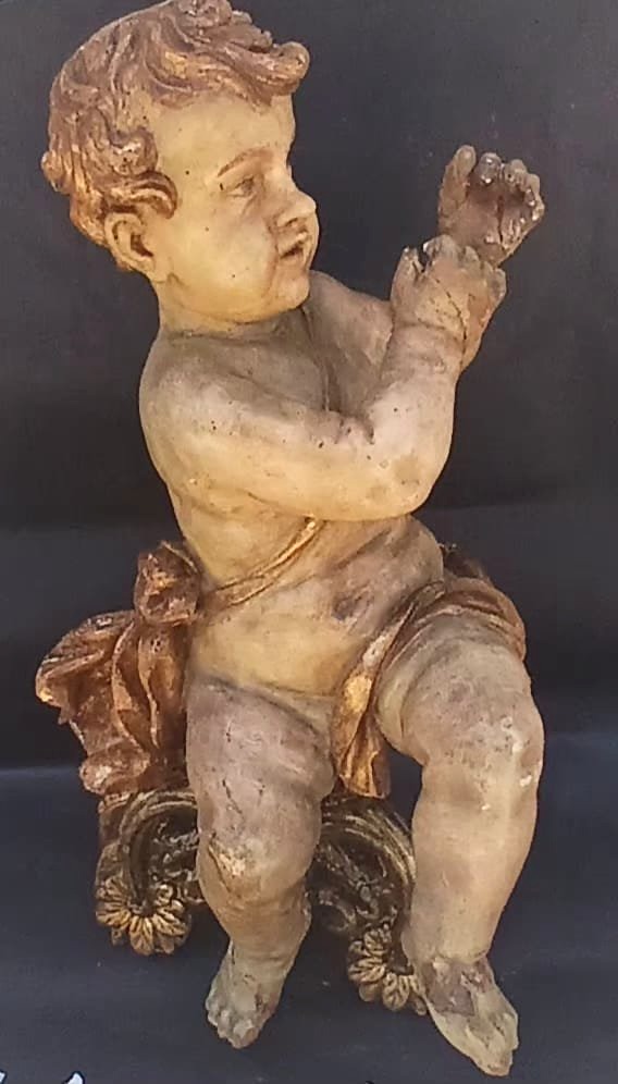 Putto ligneo laccato e dorato. Genova  XVII secolo , cm 66 su basamento dorato Luigi XVI.