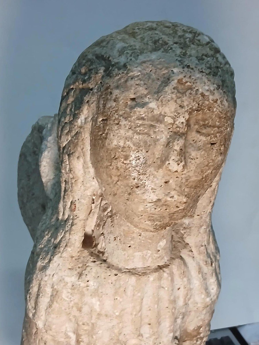 Angelo Romanico  orante, in pietra . Una scultura databile tra il X ed il XII secolo.-photo-1