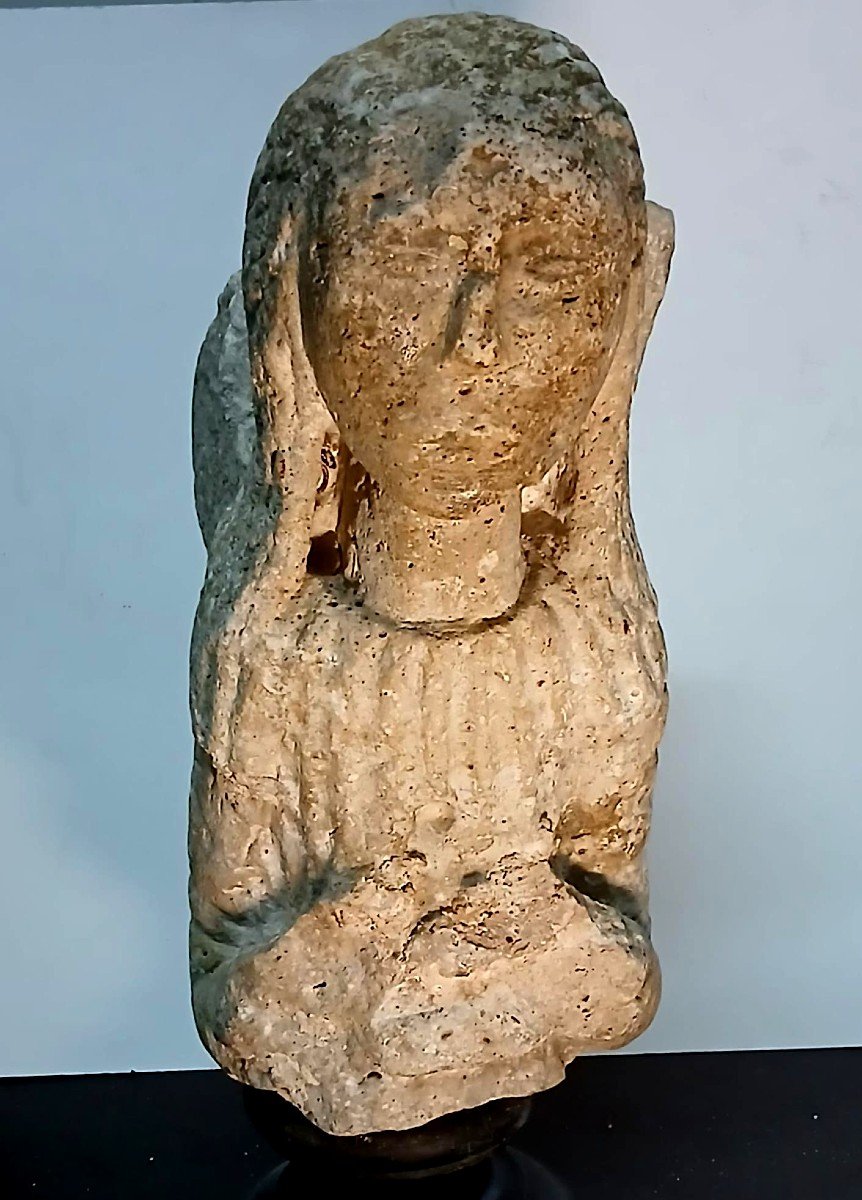 Angelo Romanico  orante, in pietra . Una scultura databile tra il X ed il XII secolo.-photo-3