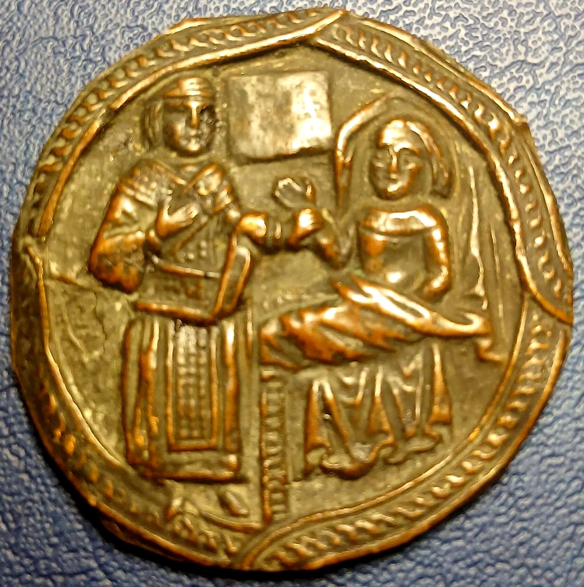 Luigi IX il Re Santo e la Misericordia. Tre placche in rame sbalzato  databili tra 1260-70-photo-4