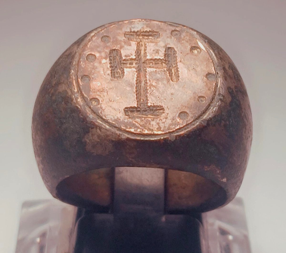 Anello Templare da mignolo in argento con sigillo a croce circondata da sferette. Sec XIII-photo-2