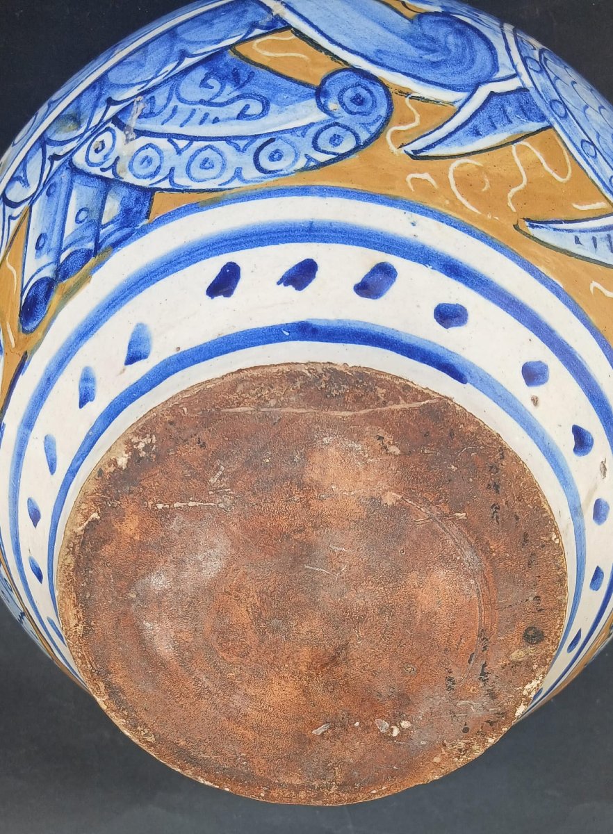 Boccia Veneziana in maiolica decorata a trofei. Prima metà sec XIX.-photo-1
