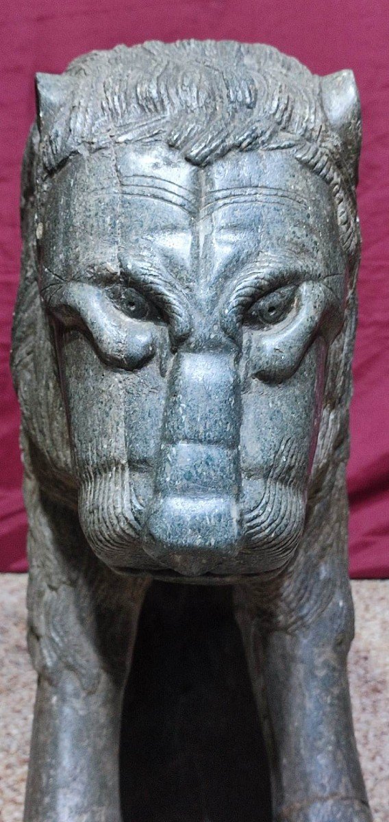 Leone  Medievale arabo-normanna di probabile manifattura fatimide. Scultura In Basalto sec XIII-photo-2