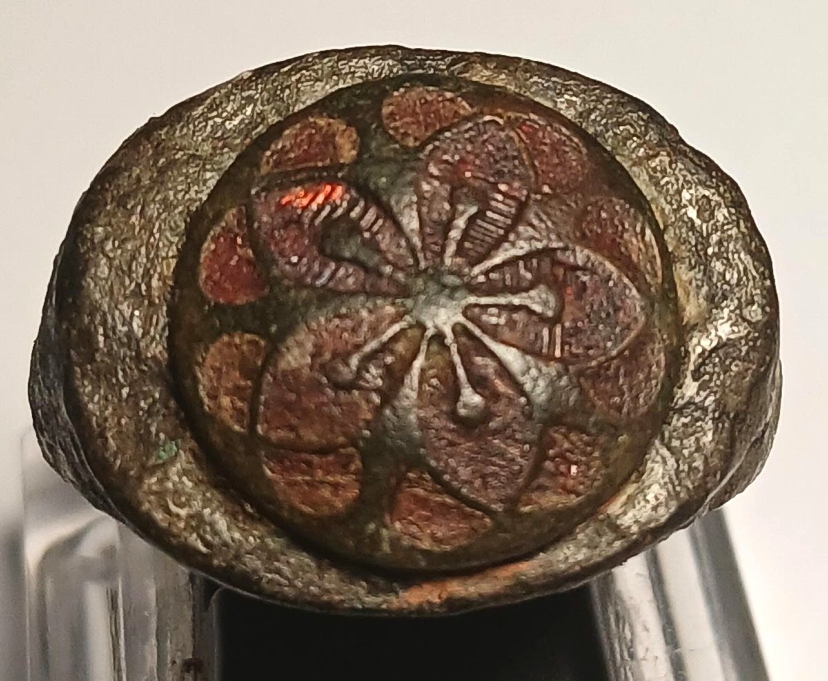 'Il Pentacolo Magico' Anello Templare esoterico in bronzo con tracce d'oro e smalto rosso. -photo-3