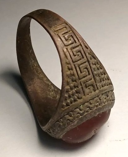 Anello Templare in argento con la croce incisa su corniola. Lo scafo inciso a motivi esoterici.-photo-4