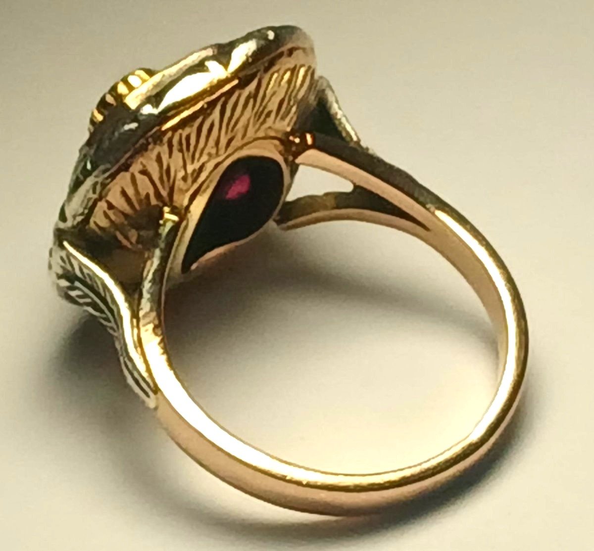 Anello  oro 12 e coppella con rubino centrale e contorno di rubini e rose di diamante. Sicilia-photo-4