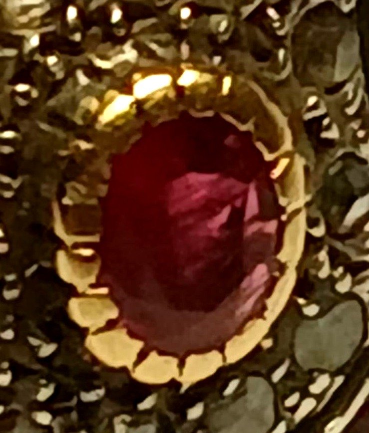Anello  oro 12 e coppella con rubino centrale e contorno di rubini e rose di diamante. Sicilia-photo-1
