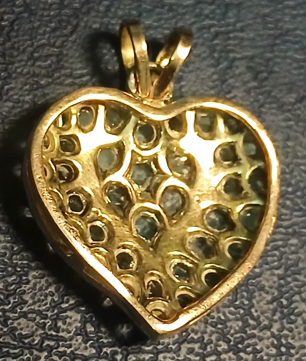 Pendente in oro e coppella con 0,40 kt. di diamanti. Struttura  a doppia altezza, peso di gr.5-photo-2