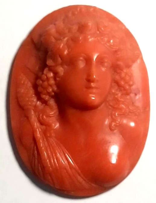 Cammeo in corallo raffigurante "Baccante". Artista napoletanl dj fine 700
