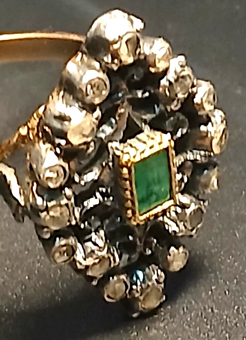 Anello in oro e coppella con smeraldo circondato da rose di diamante. Sicilia 1960/70-photo-4
