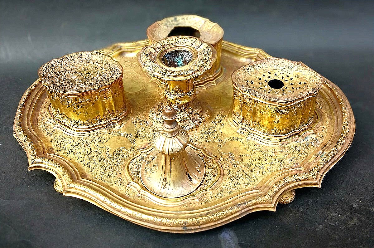 Calamaio in rame finemente sbalzato e cesellato con tracce di oro zecchino. Trapani sec.XVIII.