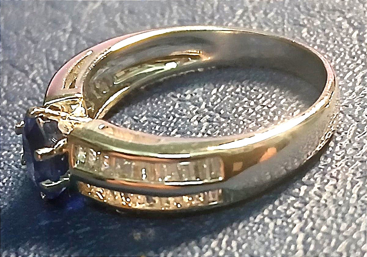  Anello in oro bianco con Zaffiro ovale kt.0,85 e brillanti carrè kt.1,20. Peso gr.4, oro 18 kt-photo-3
