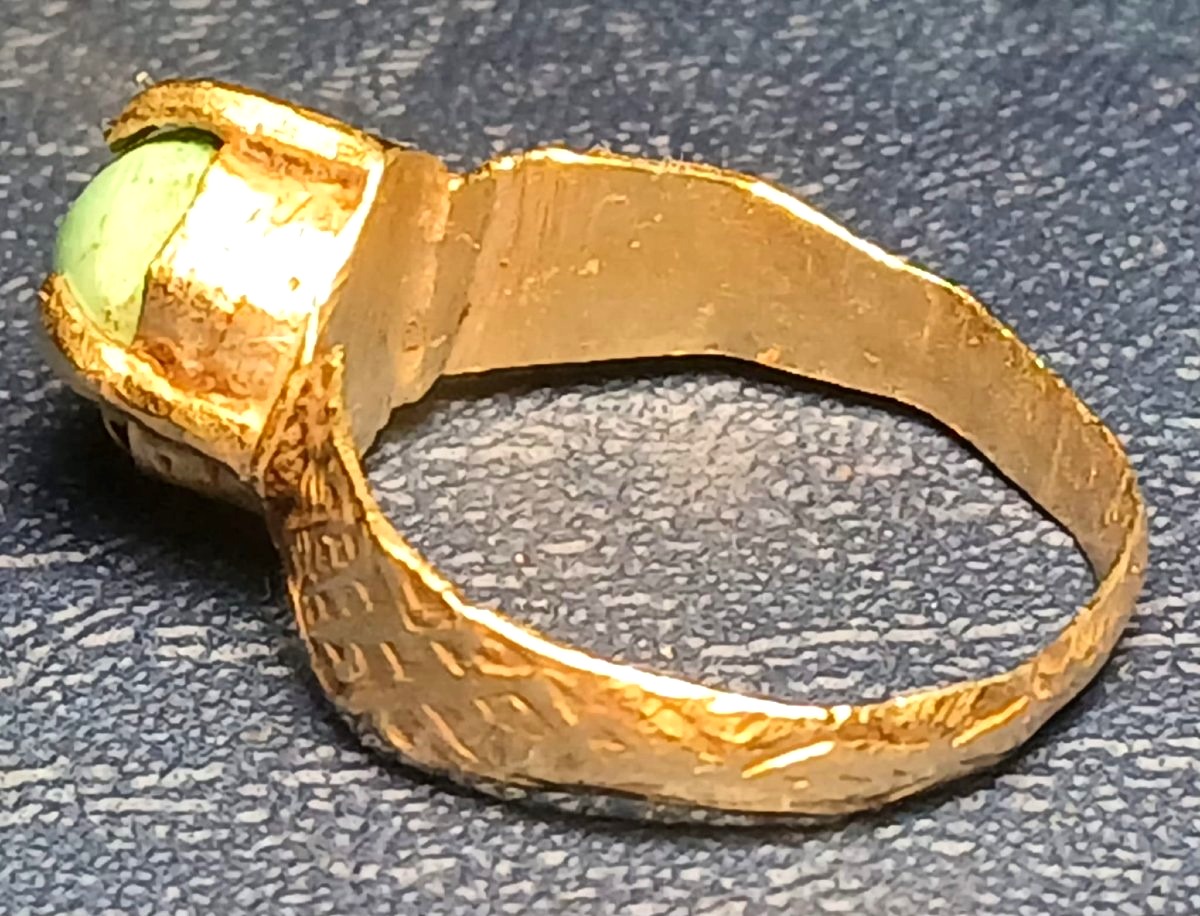 Anello medievale a cilindro in oro cesellato e turchese naturale. Italia Sec. XII-XIII-photo-3