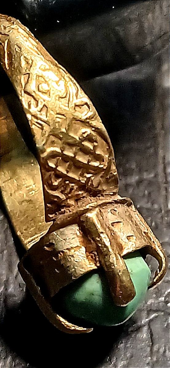 Anello medievale a cilindro in oro cesellato e turchese naturale. Italia Sec. XII-XIV-photo-2