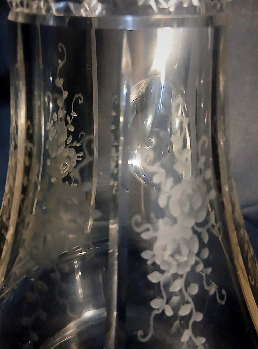 Coppia di versatoi in cristallo inciso e decorato a motivi floreali e struttura  in argento. -photo-4