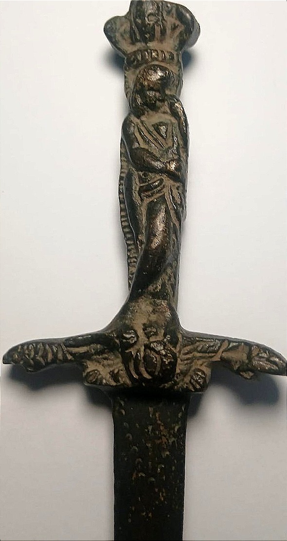 Pugnale Misericordia. Oggetto in bronzo con raffigurazioni di vita e di morte e un teschio.-photo-3
