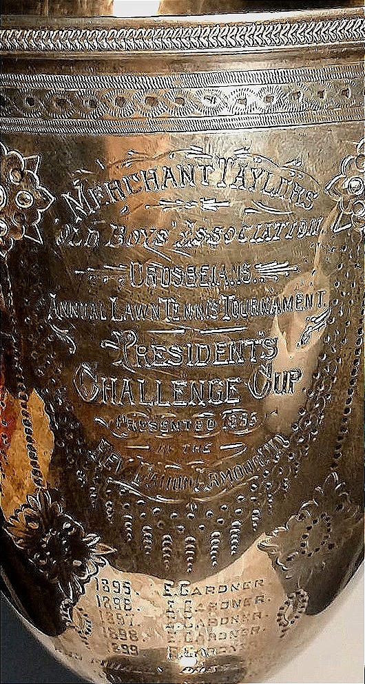 Tennis: Coppa premio torneo giovanile, Londra (1895). Barnard & S. (488g. in argento sterling)-photo-2