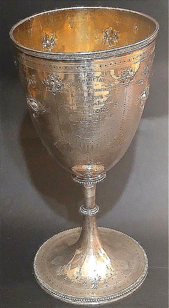 Tennis: Coppa premio torneo giovanile, Londra (1895). Barnard & S. (488g. in argento sterling)