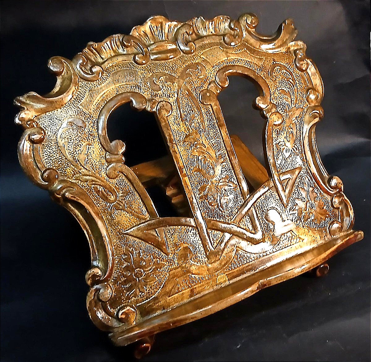 Leggio in legno inciso e dorato epoca Luigi XVI - Sicilia 1780 circa