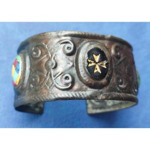 Bracciale dei Cavalieri Ospitalieri  in rame dorato e paste vitree. Sec.XI-XIV