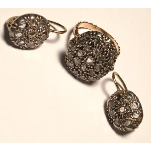 Parure di anello e orecchini in oro coppella e rose di diamante. Sicilia anni 60' (gr.12,5)