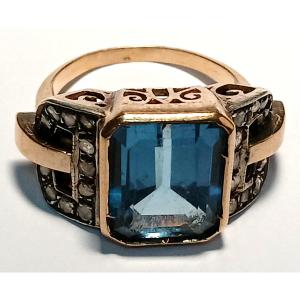 Anello Art Decò in oro con Topazio azzurro, e diamanti. Italia anni 30' Gr.7,6